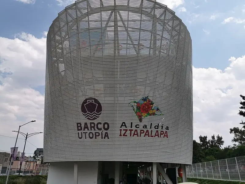 Exterior del Barco UTOPÍA